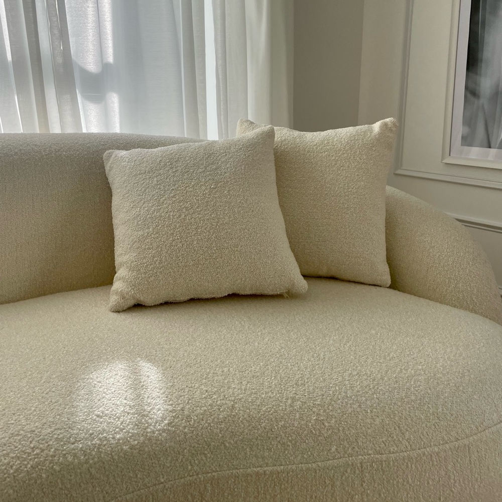 Two Sqaure White Boucle Pillows 17.5 inches x 17.5 inches - Picture 6 of 7
